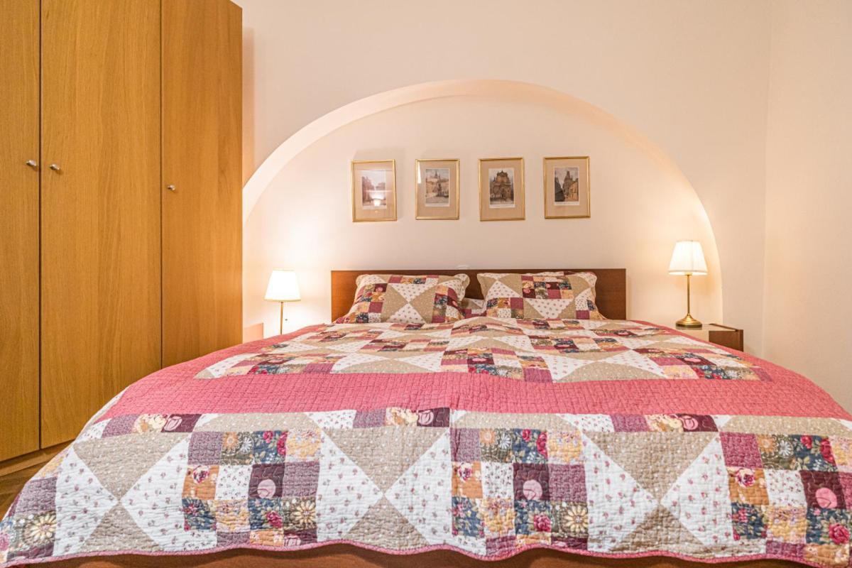 Apartamento Stylish Studio At Lesser Town, Charles Bridge 3min By Walk Praga